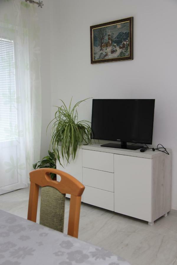 Apartmani Ivankovic Vrisnik ภายนอก รูปภาพ