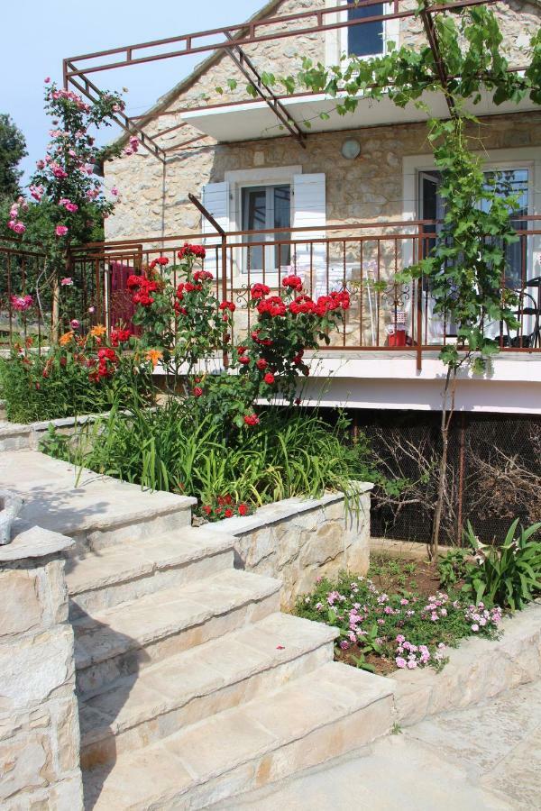 Apartmani Ivankovic Vrisnik ภายนอก รูปภาพ